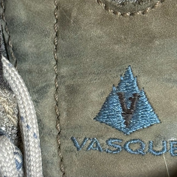 High end CLEAN.  Big boy or big girl beautiful VASQUE hiking boots. - Picture 3 of 6